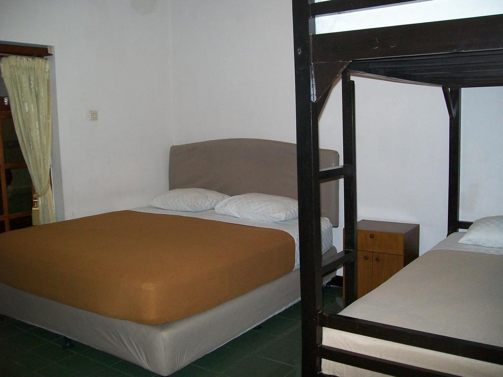 Krowi Inn Surabaya Room photo