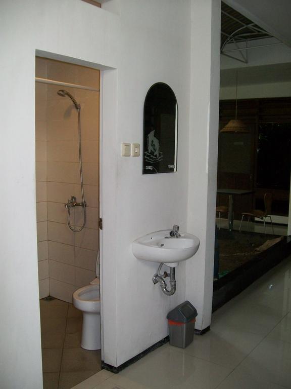 Krowi Inn Surabaya Room photo