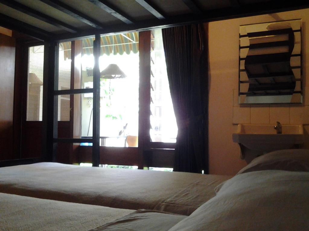 Krowi Inn Surabaya Exterior photo