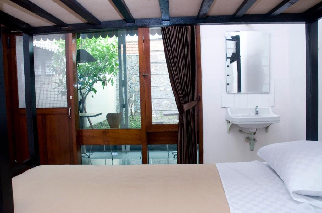Krowi Inn Surabaya Room photo