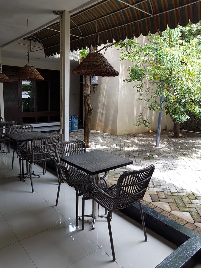Krowi Inn Surabaya Exterior photo